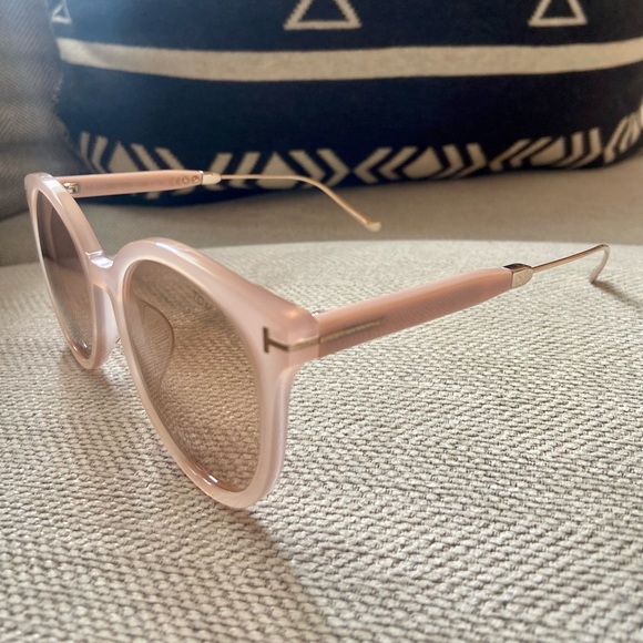 Authentic Tom Ford Oversized Pink & Rosegold Sunglasses. Beautiful condition. - Picture 4 of 6